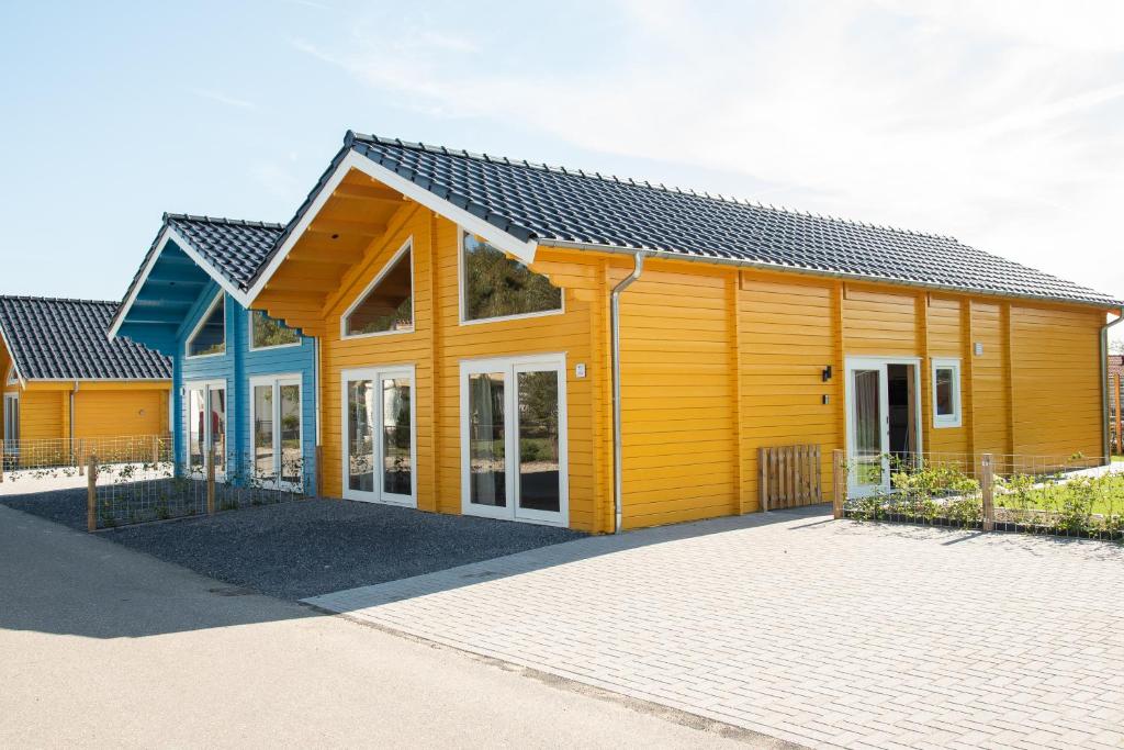Log cabins and cottages Log cabins and cottages